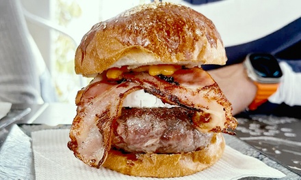 Para 2: Menú con 1 entrante, 2 hamburguesas gourmet con patatas dips y salsas, 1 postre y 2 bebidas - SALADÁ Bar and Almuerzos