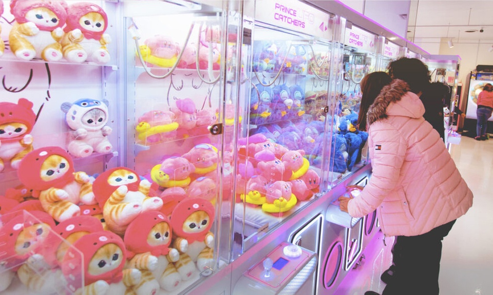 Thrilling Claw Machine Action – 40, 60, or 120 Tokens