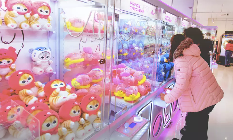 Thrilling Claw Machine Action – 40, 60, or 120 Tokens