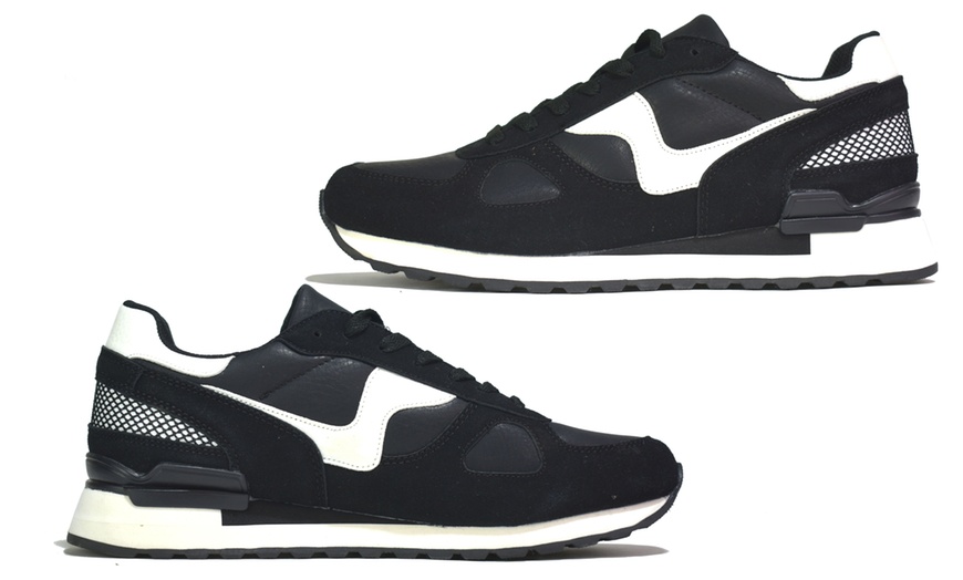 Image 4: Men's Black and White Trainers