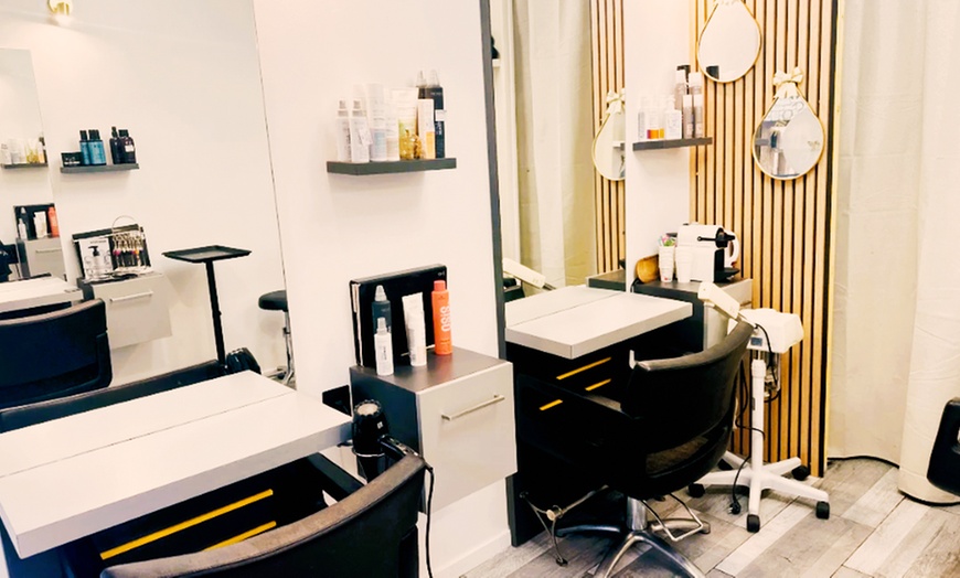 Image 3: Shampoing, coupe et brushing avec coloration ou balayage