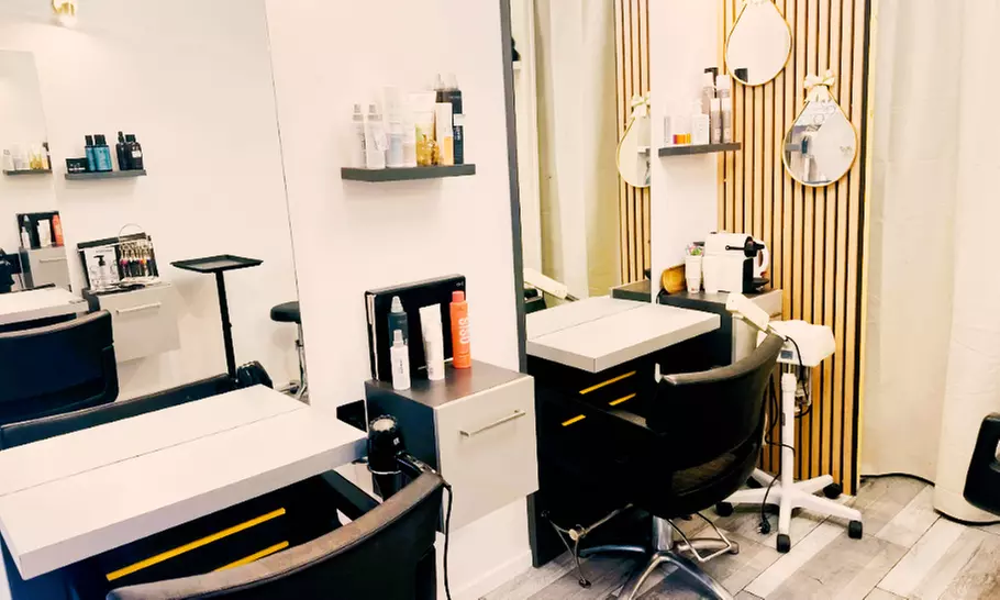 Shampoing, coupe et brushing avec coloration ou balayage