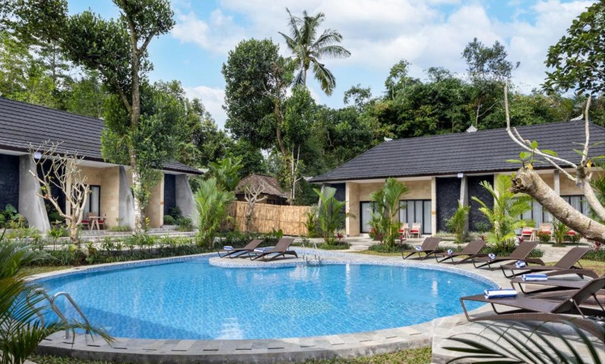 Image 3: Bali: 5 or 7 Nights with Massage & more at Senetan Villas & Spa Resort