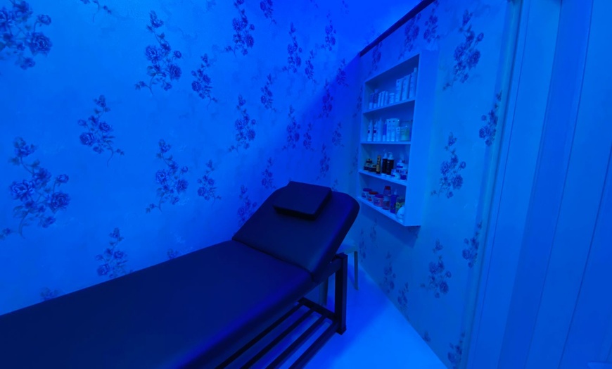 Image 26: Mani-Pedi Services