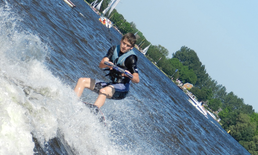 Image 12: Actief uitje op het water: waterski- of wakeboard-les