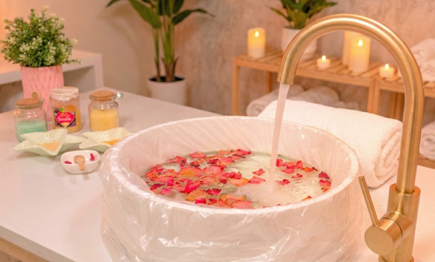 Image 5: Sesión de manicura y/o pedicura con esmaltado normal o semipermanente