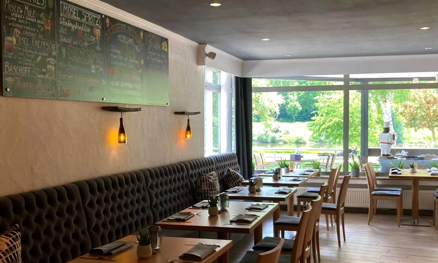 Image 2: Gourmet-Romantik-Dinner in 4 Gängen mit Aperitif für 2 oder 4 Personen