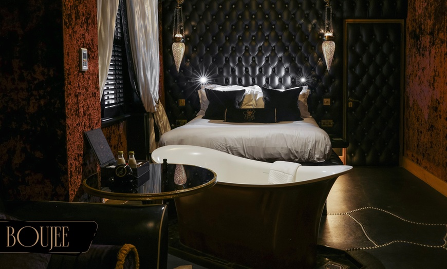 Image 4: Beaconsfield or Stadhampton: 5* Luxurious Hotel Break with Breakfast