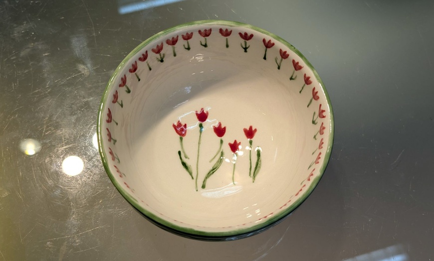 Image 23: Taller de pintura cerámica con picoteo y bebida para 1 o 2 personas