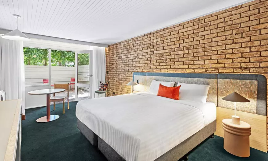 Image 2: Mornington Peninsula, Flinders: King Room with Bottle of Prosecco