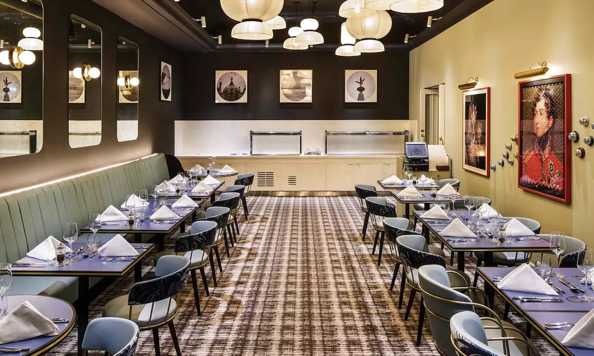 Brighton: Seafront Stay for 2 with Breakfast, Welcome Drink & Dinner