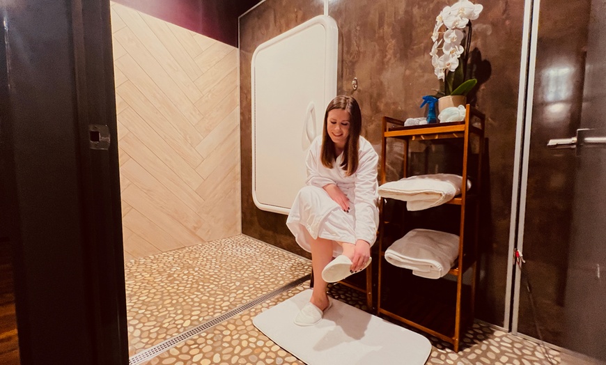 Image 5: Experience the Introductory Floatation / Sauna and Floatation Session!