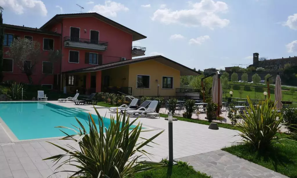 Pozzolengo: Economy-Zimmer mit Halbpension für 2 Personen im Il Castello Hotel Pozzolengo - Primary Image