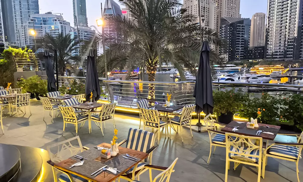 4* Christmas Eve Dinner or Lunch with Soft Beverages for Up to 4 Adults or an Optional Child (Up to 61% Off) - Primary Image