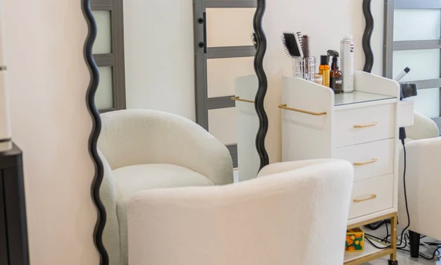 Image 5: Signature & Premium Head Spa Therapy with Full Body Chair Massage