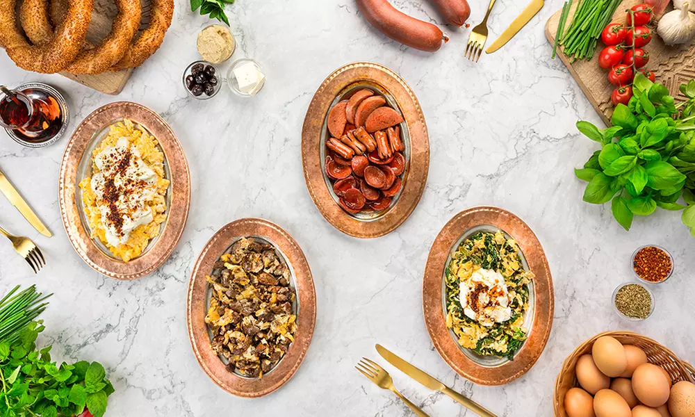 Reichhaltiges mediterranes Frühstück nach Wahl für 1, 2 oder 4 Pers.