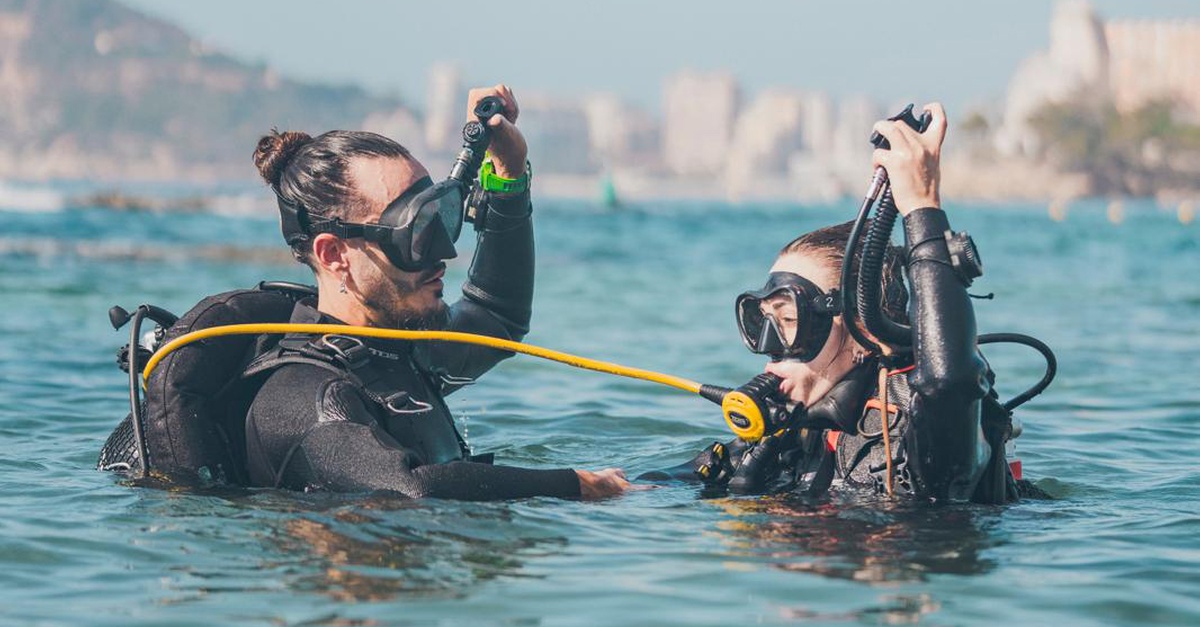 Curso PADI de submarinismo con cinco inmersiones en Alicante