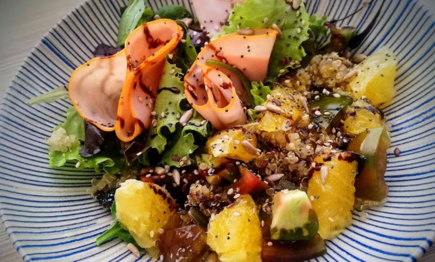 Image 3: Menú para 2 o 4 con entrante, principal, postre y botella de vino