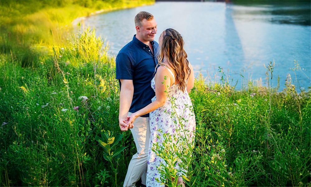 Seasonal or Holiday On-Location Photography Session w/ Photo Package