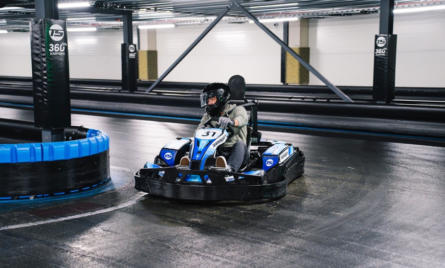 Image 2: 1 oder 2 E-Karting á 15 Min. inkl. Helm & Sturmhaube für 1 Person
