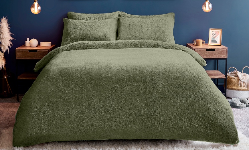 Image 9: Silentnight Cosy Teddy Fleece Bedding