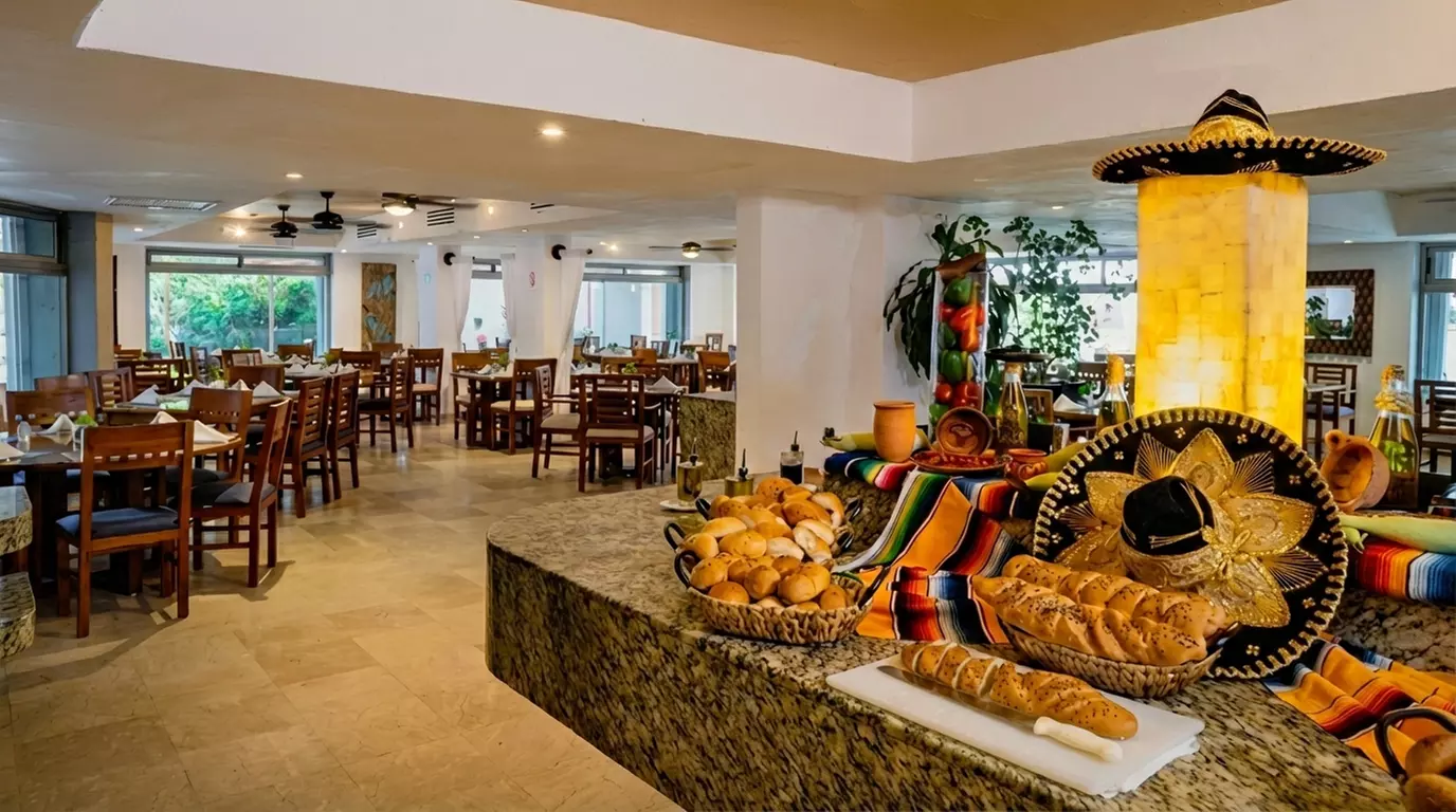 ✈ All-Incl. Paradise: 4 Nights at Flamingo Beach Resort Cancún