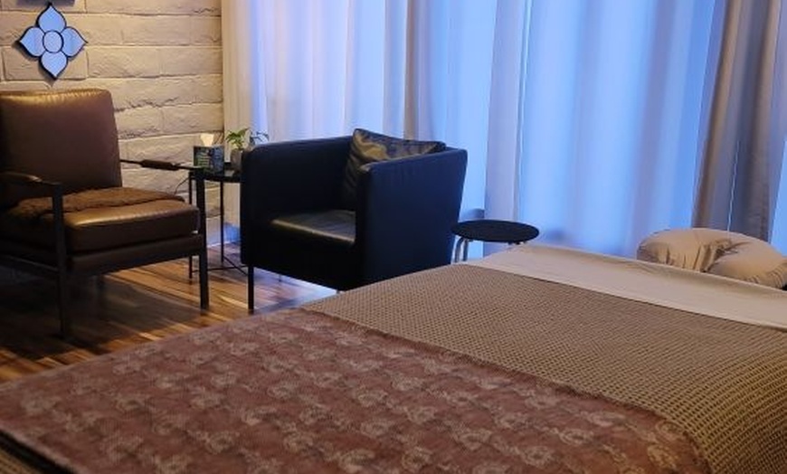 Image 3: Ultimate Relaxation: 60 or 90 Minute Therapeutic Massage 