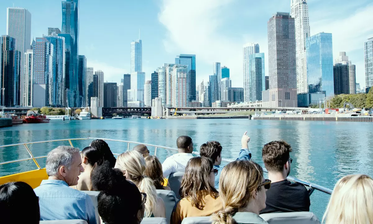 Seadog Architecture Tour on the Chicago River by City Cruises