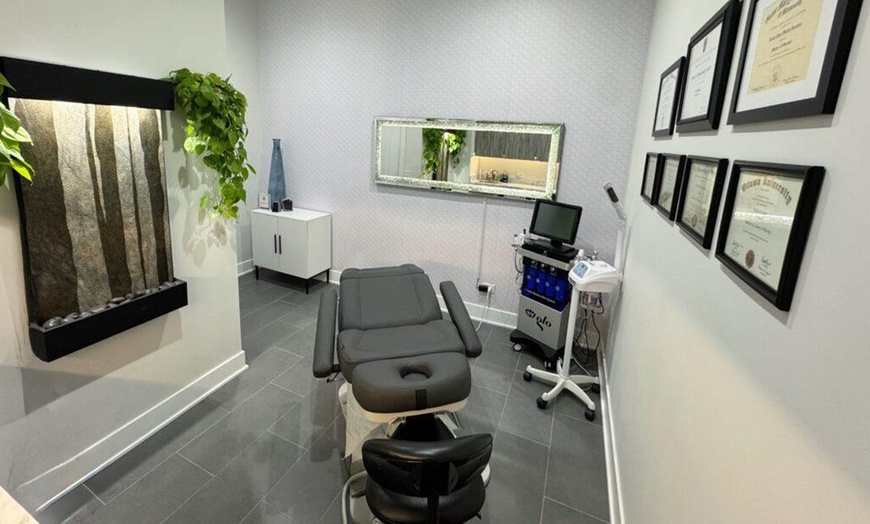 Image 3: Rejuvenate with 20, 40 or 60 Units of Botox