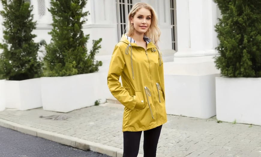 Image 2: Athletic Windbreaker Jacket Water-Resistant Raincoat