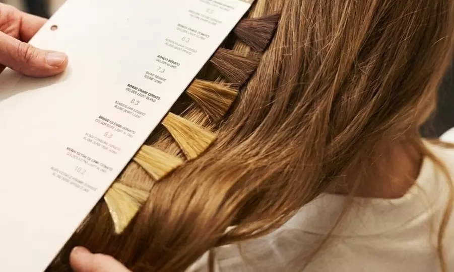 Peluquería con corte, color, mechas y tratamientos