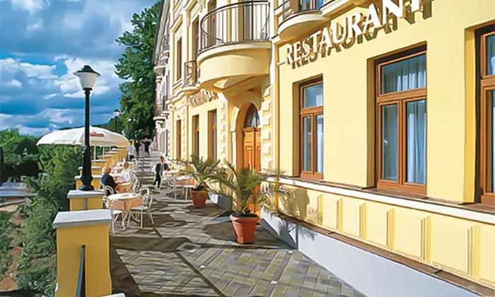 Karlsbad: Zimmer inkl. Verpflegung, Spa und optionalem Beauty-Paket