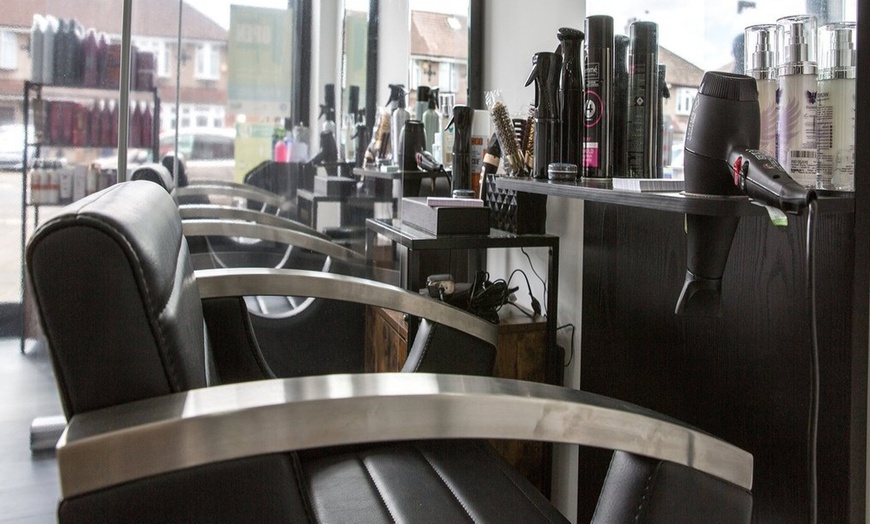 Image 10: Relax and Rejuvenate with a 60-Minute or 90-Minute G8 Massage at Uban Salon And Spa Studio (Up To 77% Off)