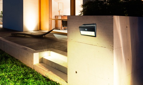 1 o 2 faretti solari a LED Grundig dotati di sensore di movimento