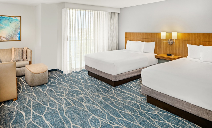 Image 6: Member-Only Deal: Waikiki Hotel w/ free breakfast near Beaches