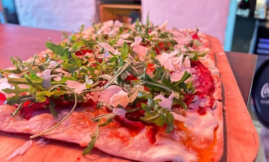 Image 1: Flammkuchen Elsässer Art und Glas Wein oder Federweißer für 2-6 Pers.