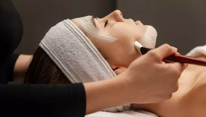 Gesichtsbehandlung oder Beauty-Paket S-L nach Wahl für 1 Person