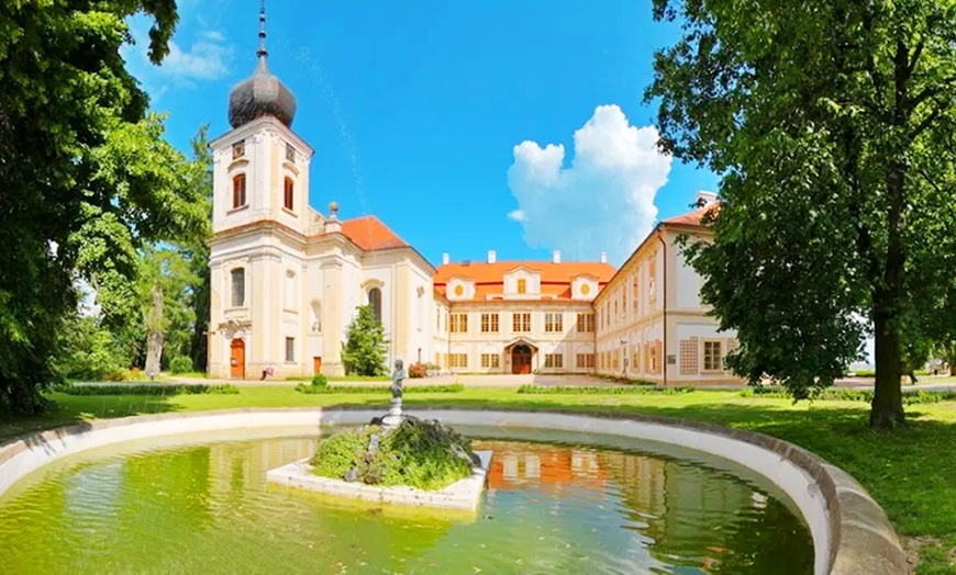 Image 1: Bei Prag: 2-3 Nächte für Zwei mit Frühstück, 1x Dinner & Wellness