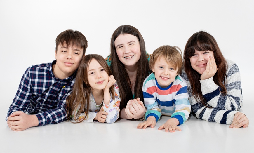 Image 21: Sibling Photoshoot With 8'' x 6'' Print at Barrett & Coe