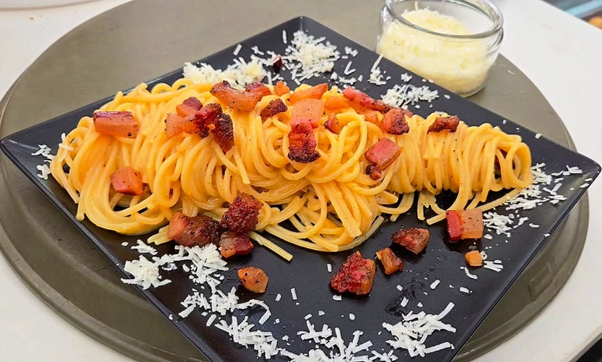 Image 1: Rumbo a Italia: Menú para 2 personas con opción a entrante y postre