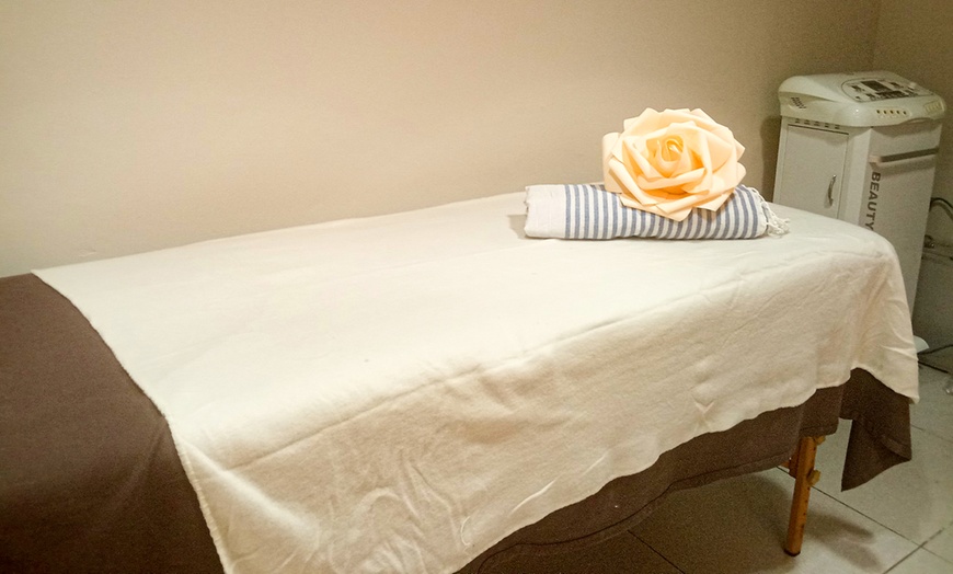 Image 2: Masaje craneofacial y cervical, piedras calientes, mascarilla o kobido