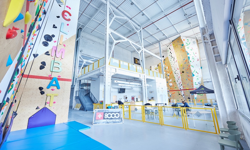 Image 5: ¡Escala sin límites! Acceso libre a rocódromo para niños o adultos 
