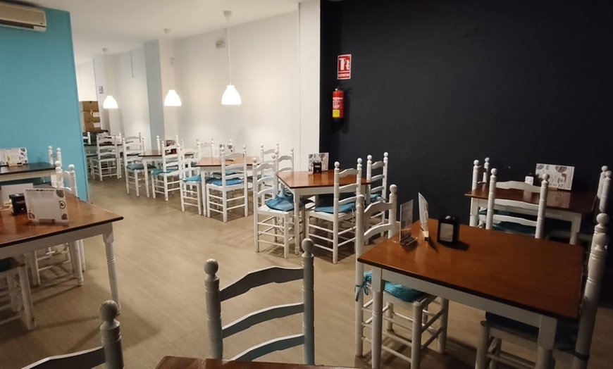 Image 18: Menú de hamburguesas con entrante, postre y bebida para 2 o 4 personas