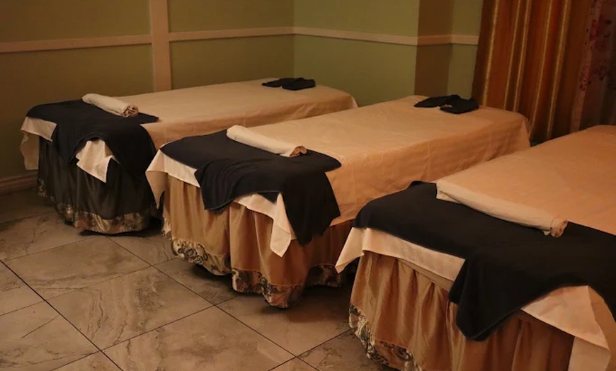 Image 5: Up to 36% Off on Couples Massage at Paradise Massage