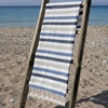 Image 5: Toalla de playa grande con diseño de rayas