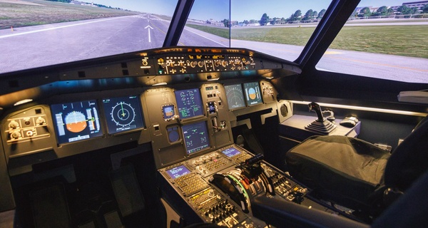 Zostań pilotem i zasiądź za sterami symulatora: Boeing 737 i inne