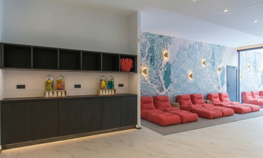 Image 7: ✈ Ibiza: Volo diretto più 3 o 7 notti in hotel 4* con Spa