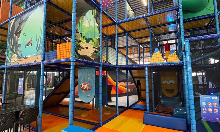 Image 1: Eintritt für 1-2 Erwachsene & 1-2 Kinder mit Slush-Eis & Pangea Becher