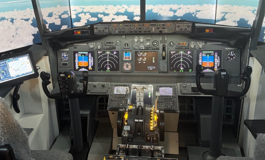 Image 1: Explore with a 60 or 90-minute 737 Boeing Flight Simulator Experience
