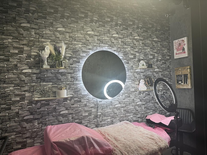 Glam Stop Shop Offers 1-Hour Corrective Facial + Massage or 2-Hour Back Treatment & Facial (Up to 39% Off)